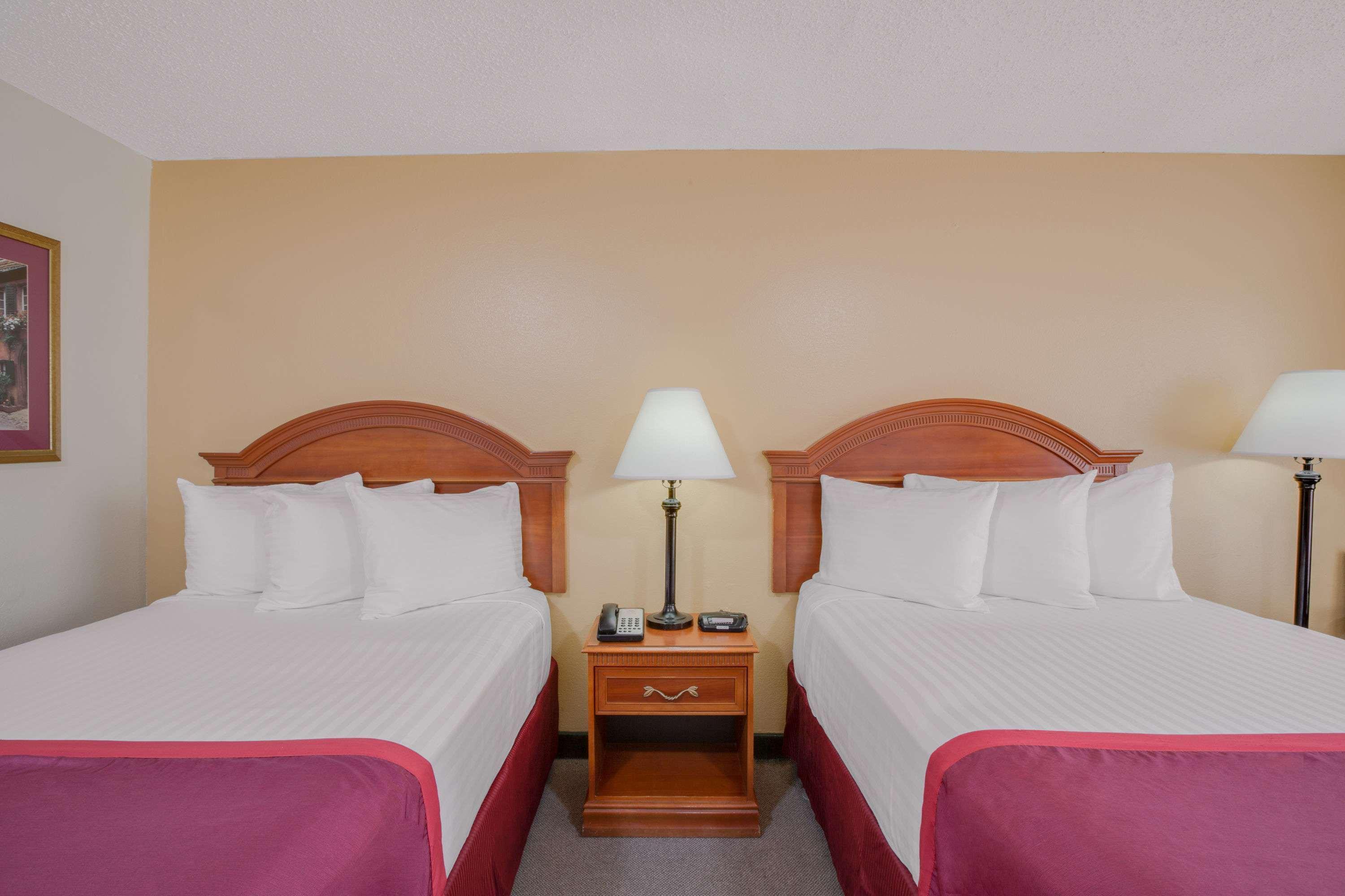 Days Inn By Wyndham Asheville West Candler Exteriör bild