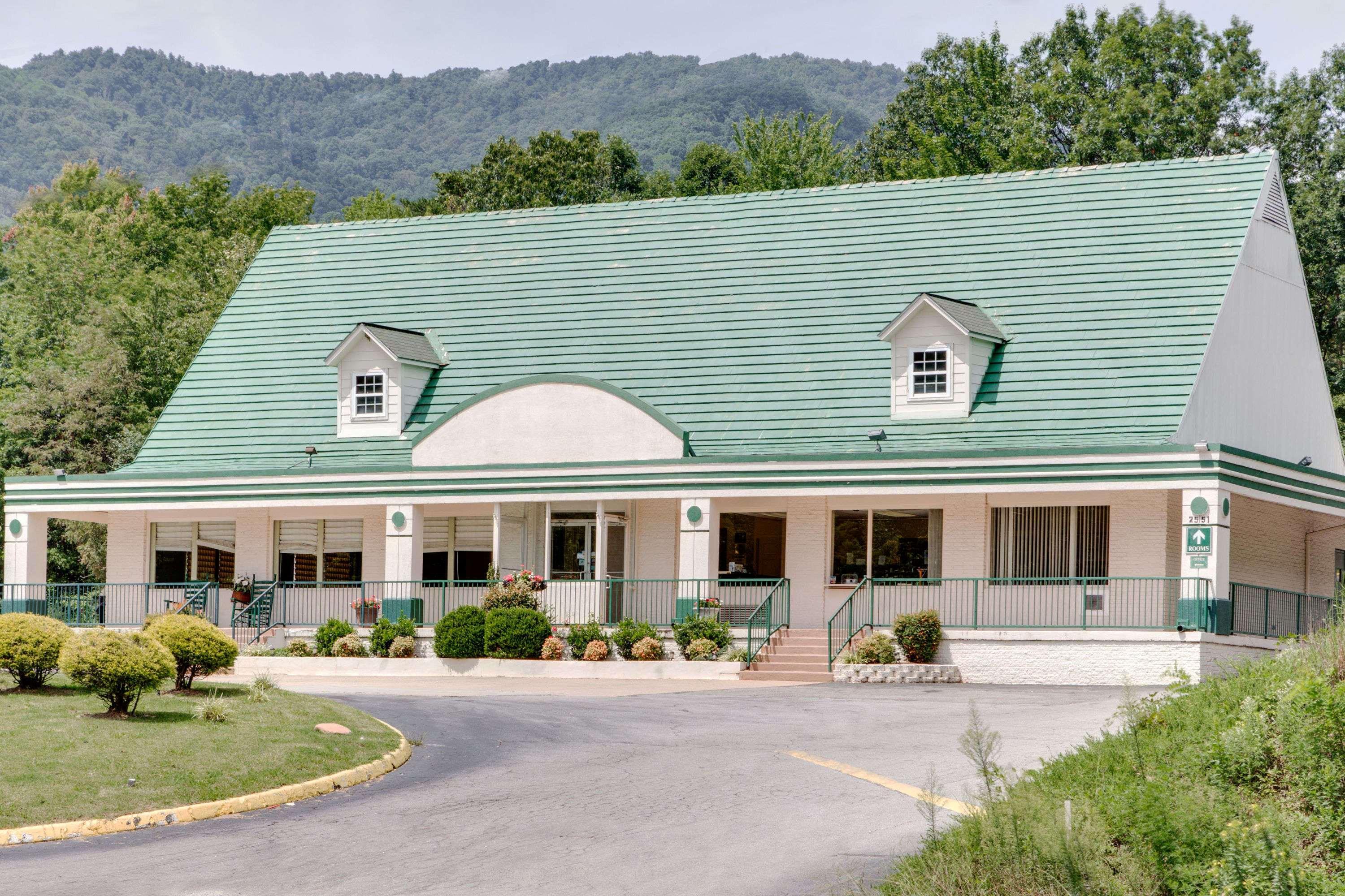 Days Inn By Wyndham Asheville West Candler Exteriör bild