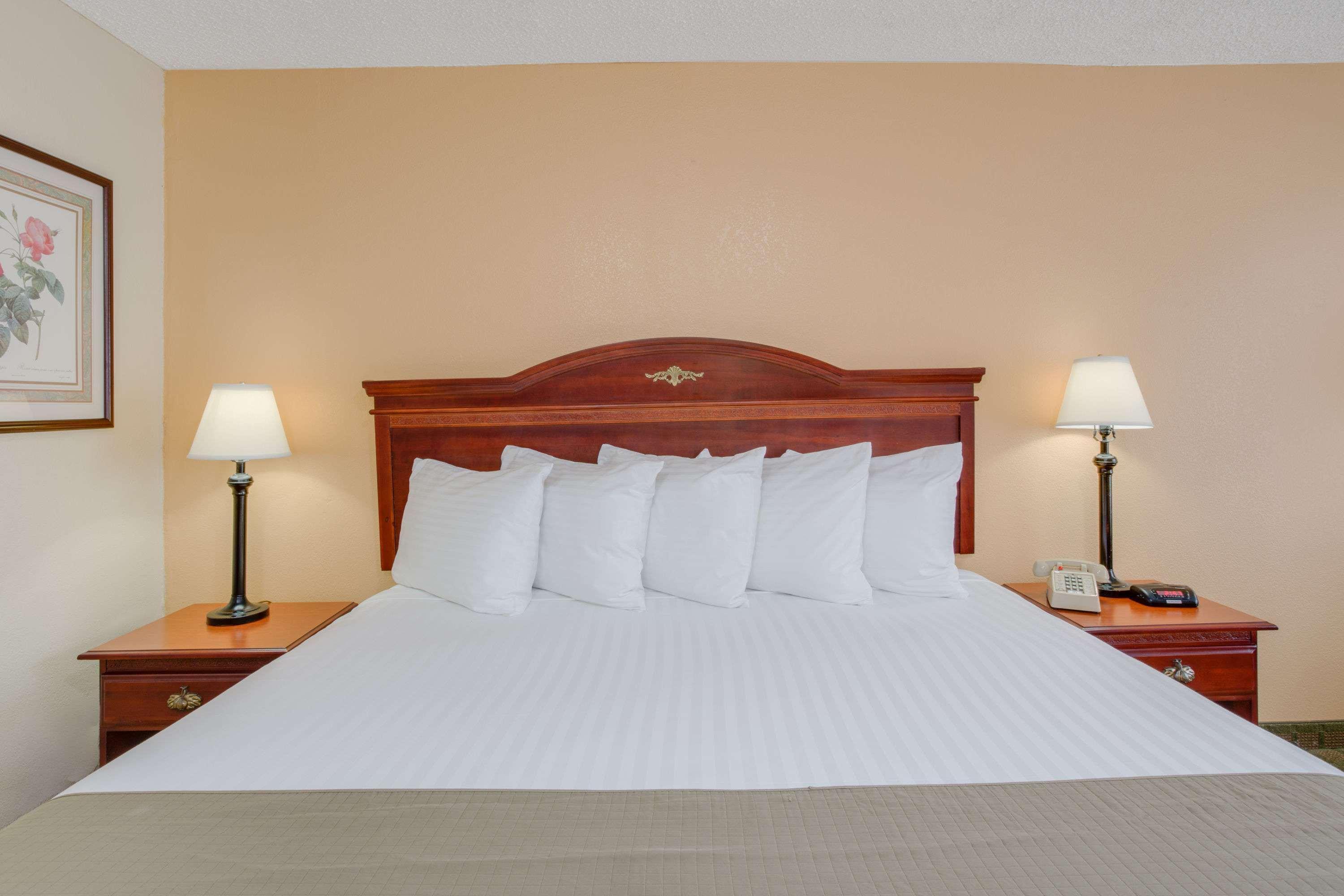 Days Inn By Wyndham Asheville West Candler Exteriör bild