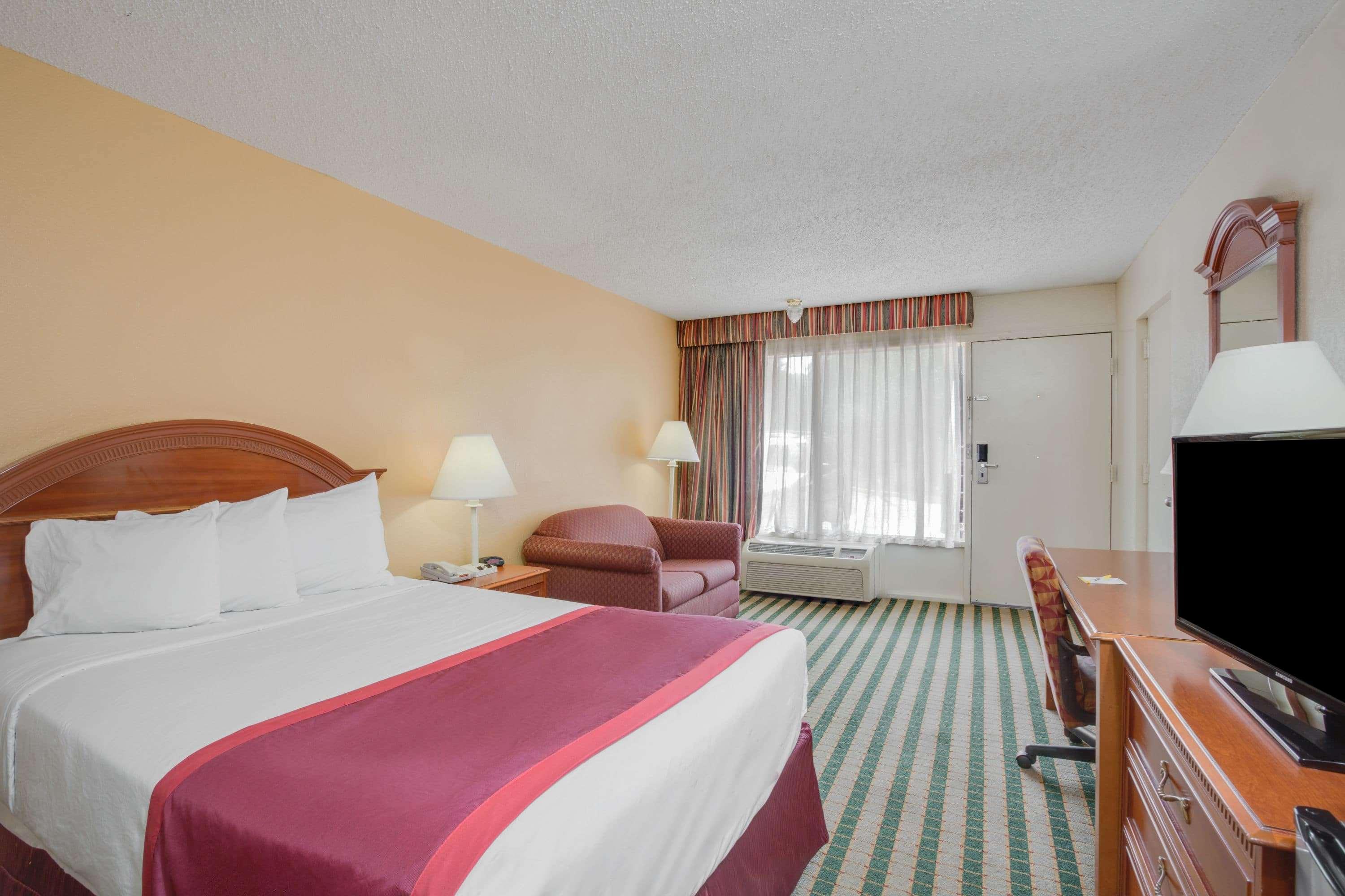 Days Inn By Wyndham Asheville West Candler Exteriör bild